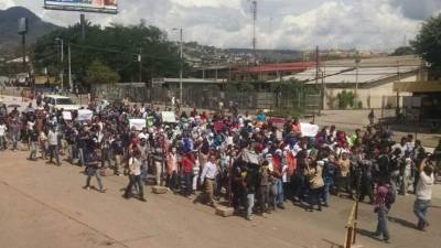Los estudiantes desalojaron de forma pacífica los predios de la Unah. Foto Notifides