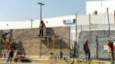Las obras siguen adelante en las afueras de la planta de GM en Toluca de Lerdo, México. La automotriz recibido las críticas de Trump por exportar de México a EE.UU