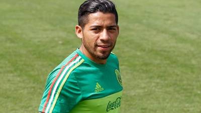 Javier Aquino cayó en la rodilla de Luis Garrido, provocando que el catracho se lesionara gravemente.