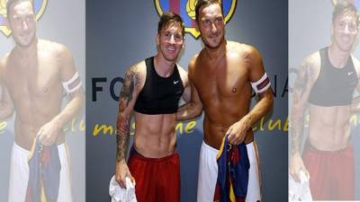 Lionel Messi se fotografió junto a Francesco Totti luego del partido entre el Barcelona y la Roma.