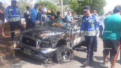 El conductor de este pequeño carro quedó vivo de milagro.