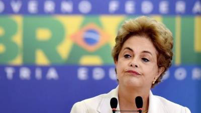 La presidenta Dilma Rousseff calificó ayer de traidor el a su vicepresidente Michel Temer y lo acusó de apoyar el juicio político con que la oposición quiere sacarla del poder. Foto: AFP/Evaristo Sa