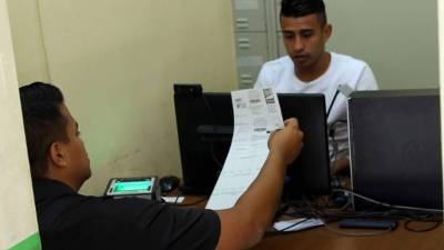 Miles de ciudadanos realizaron cambio domiciliario.