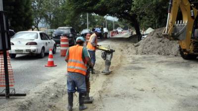 Los empleados ya comenzaron a trabajar en el bulevar en el noroeste de la ciudad. Foto: Jorge Gonzales