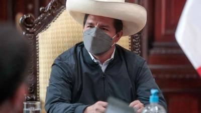 El presidente Pedro Castillo siendo interrogado por fiscales por presunta injerencia en ascensos militares, en el Palacio de Gobierno de Lima.