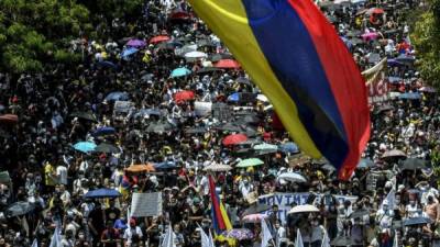 Vista aérea de manifestantes durante una protesta contra el gobierno del presidente Iván Duque en Medellín. Foto AFP