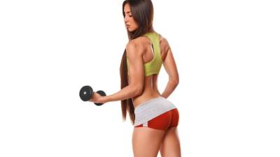 Se debe seguir una dieta balanceada. Y consumir frutas y verduras que evitarán que coma más.