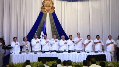 El alcalde de San Pedro Sula, Armando Calidonio, se sentó con la junta directiva del Congreso Nacional.