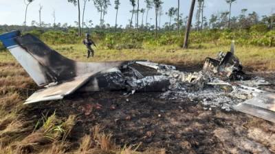 La avioneta quedó destruida luego de pisar territorio hondureño.