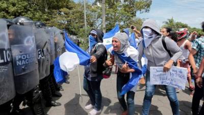 Este paquete de sanciones había sido adoptado originalmente en octubre de 2019 y se concentra en seis personas, a quienes el Consejo responsabiliza por violaciones de derechos humanos o abusos en la represión a las manifestaciones opositoras.