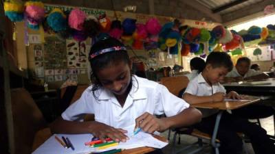 Miles de menores son afectados ante la falta de electricidad en los centros educativos.