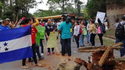 Los manifestantes volvieron a tomarse la calle después de ser desalojados.