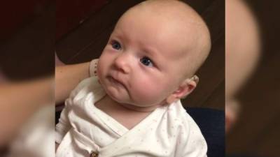 Charlotte pudo escuchar a su mami por primera vez desde que nació.// Video Christy Keane.