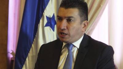 Rolando Argueta instó también a los defensores públicos a revisar sus causas.