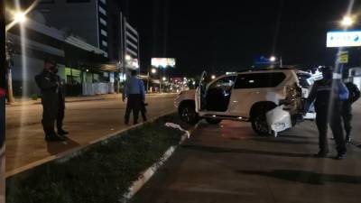 En este camioneta se transportaba la pareja al momento del ataque armado.