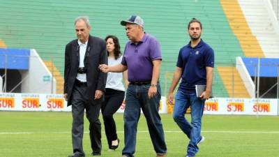 Iñaki Álvarez (izquierda) es el director de Operaciones de la Concacaf. Foto Ronald Aceituno