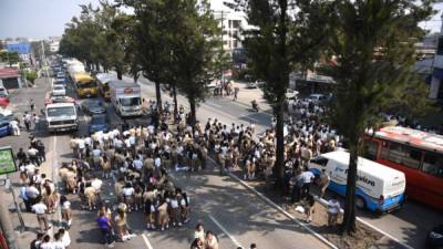 Vista general de una manifestación de estudiantes en la que fueron atropellados 13 menores en ciudad de Guatemala. EFE