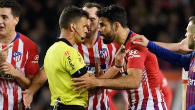 Diego Costa insultó fuertemente al árbitro y hoy fue suspendido con ocho encuentros.