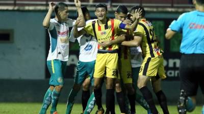El Real España le ganó 3-2 al Juticalpa en el partido de ida la noche del jueves en Olancho.