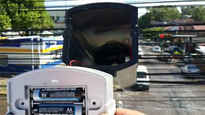 Peritos de la Dirección Nacional de Investigación Criminal (DNIC), investigan las 100 cámaras instaladas en toda la ciudad.