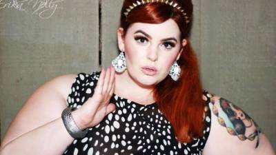 Tess Munster no solo encabezó titulares y un nuevo contrato cuando se convirtió en la primera modelo de su talla en firmar con una gran agencia; también inspiró a los usuarios de internet.
