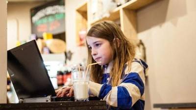 Betsy Davis solo le tomó 10 minutos con 54 segundos hackear una red WiFi.