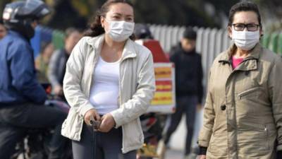 Las muestras de cuatro ciudadanos analizadas mediante el laboratorio de virología dieron negativo por Covid-19, aseguró el presidente Juan Orlando Hernández. Imagen referencial.