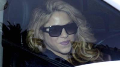 Shakira a la salida del hospital en Barcelona.