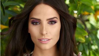 Las sombras o productos brillantes dan una apariencia prominente al utilizarlas en los ojos.