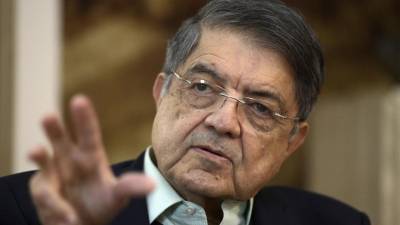 El escritor y ex vicepresidente nicaragüense Sergio Ramírez habla durante una entrevista.