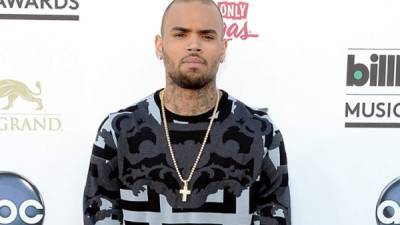 Chris Brown fue liberado pero las investigaciones continúan.