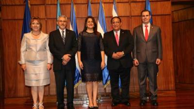 Sara Solís, Juan Figueroa, María Dolores Agüero, Orlando Gómez y Eugenio Trejos.