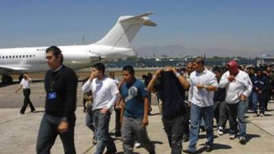 Los deportados llegaron a la base de la Fuerza Aérea de la capital guatemalteca.