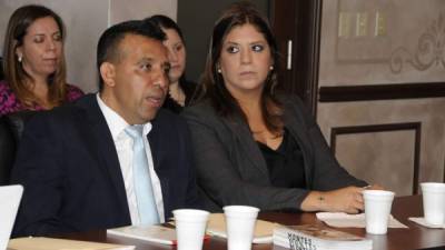 Lena Gutiérrez junto a su abogado durante la audiencia.