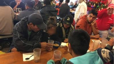 Migración. Hondureños esperan en albergues de México.