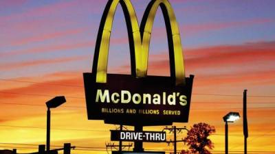 McDonald’s, cuyas ventas aumentaron apenas 1,8% interanual en el último trimestre, atribuyó la débil demanda en parte a la incertidumbre económica.