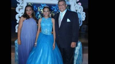 Erlin y Mario López junto a su hija Andrea Belén.