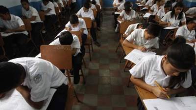 El objetivo es que todos los alumnos de las escuelas urbanas y rurales puedan asistir con sus uniformes.