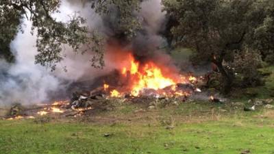 El impacto a tierra de la aeronave provocó que explotará siendo así la muerte instantanea de los pasajeros y piloto.