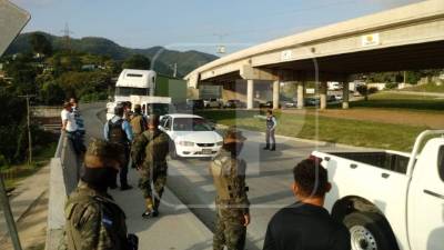 Con el objetivo de preservar la vida de los ciudadanos en San Pedro Sula y otras ciudades del país, autoridades han implementado puntos de control en sitios estratégicos.