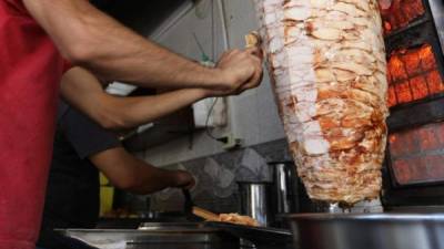 Las autoridades locales informaron que el restaurante fue cerrado completamente.