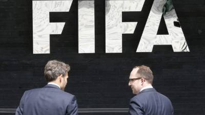 A parte de Suiza, el gobierno de Estados Unidos investiga otros supuestos pagos e ingresos.