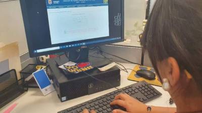 Los estudiantes deben ingresar a su correo institucional para realizar la prematrícula.