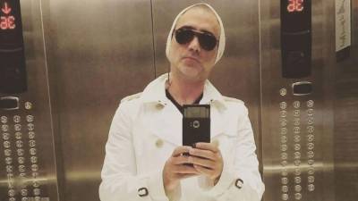 Muchos dicen que Alejandro Fernández es 'gay' después de mirar sus últimas fotos en Las Vegas. Repasamos sus fotos más reveladoras.