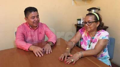 Ana María Ríos junto al actual presidente Ramiro Amaya.