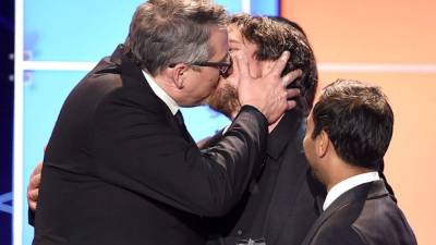 Los momentos en los que Christian Bale se emocionó con Adam McKay y Charles Randolph.