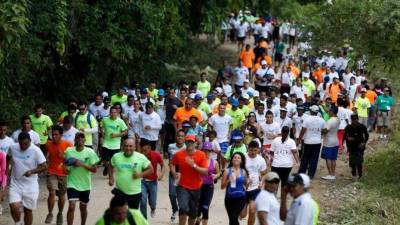 Jóvenes, adultos y niños participan en Honduras actívate en varias ciudades del país.