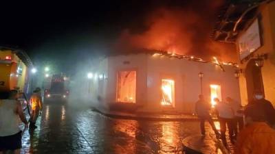 El incendio se registró a altas horas de la noche de ayer miércoles.