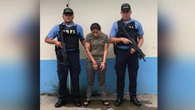 Detención. Karen Joselin Reyes fue detenida este domingo en una cuartería en el barrio Medina.