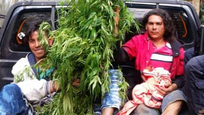 Los sujetos fueron llevados a una posta policial.